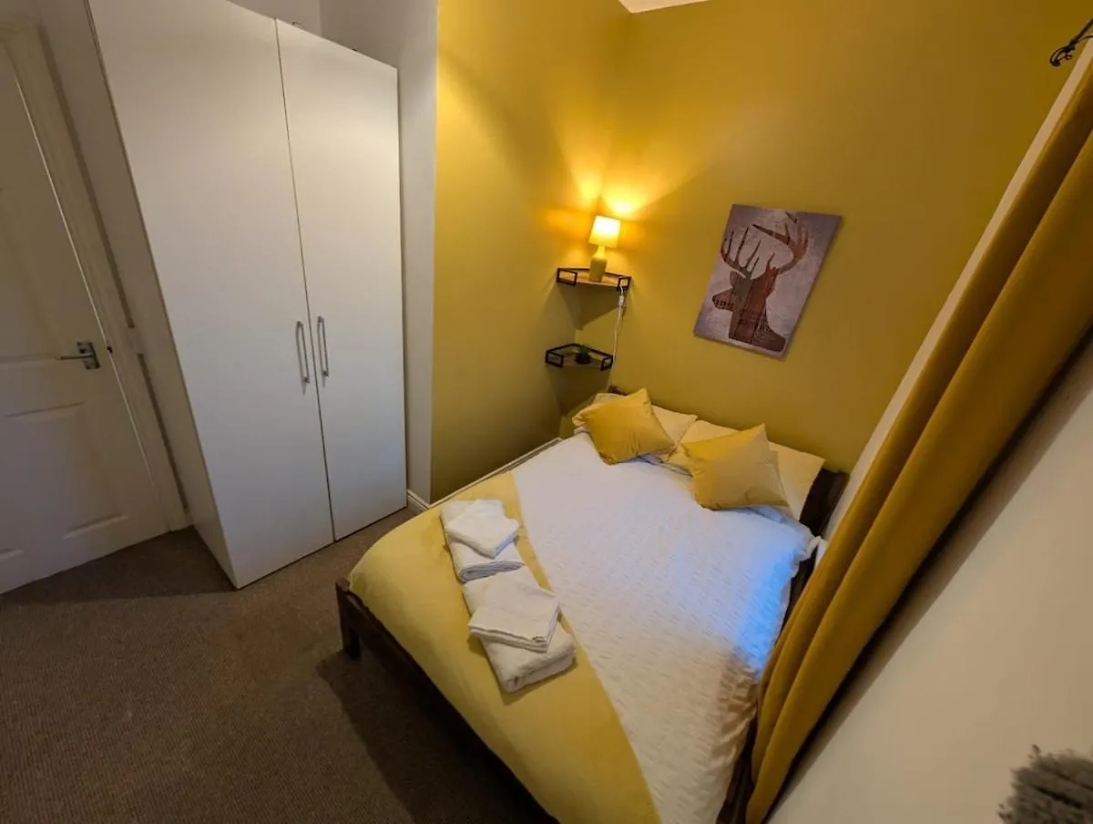 Spacious 3-Bedroom Sleeps 6 Near City Centre Cardiff 0*,