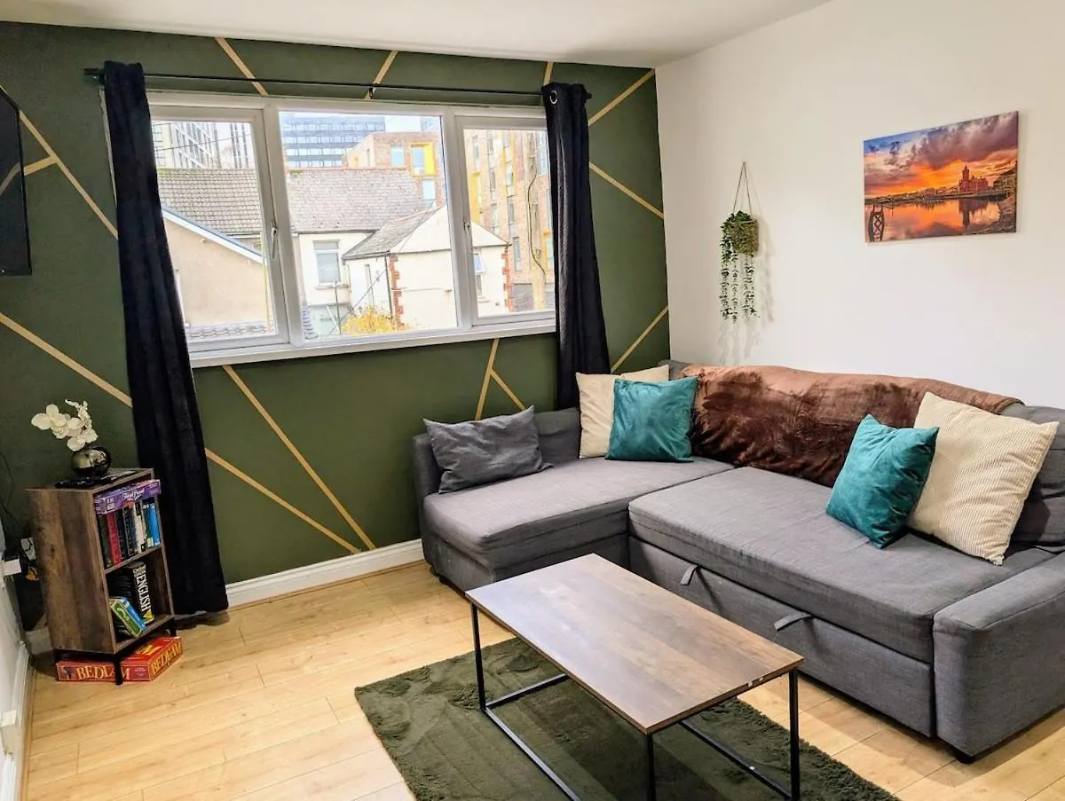 Apartment Spacious 3-Bedroom Sleeps 6 Near City Centre Cardiff