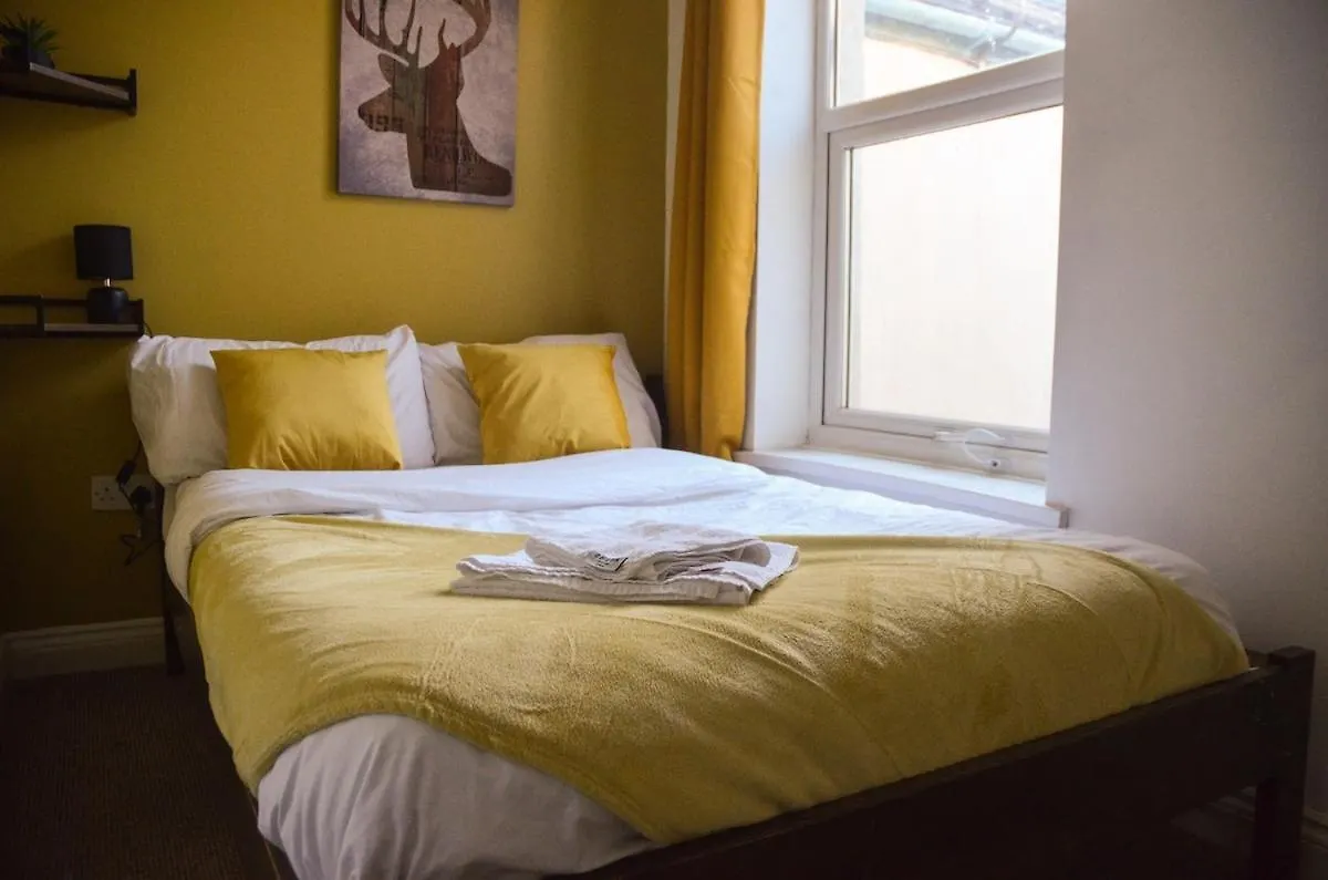 Apartment Spacious 3-Bedroom Sleeps 6 Near City Centre Cardiff