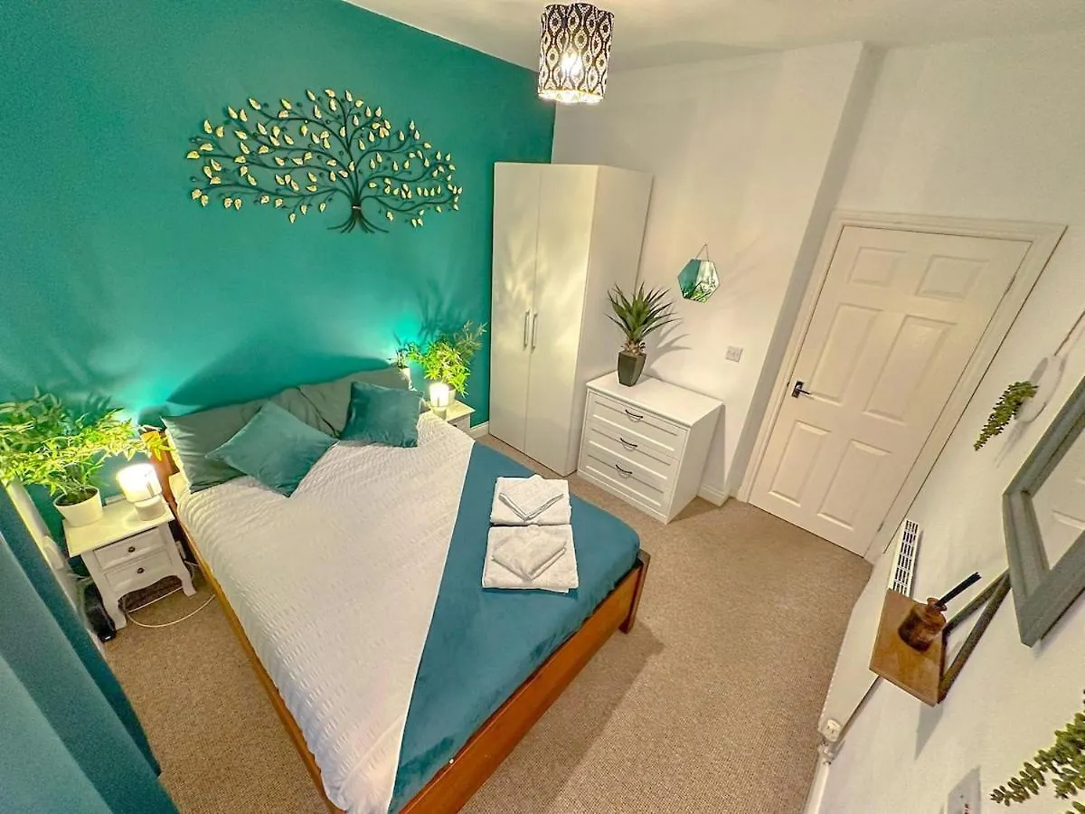 Spacious 3-Bedroom Sleeps 6 Near City Centre Cardiff