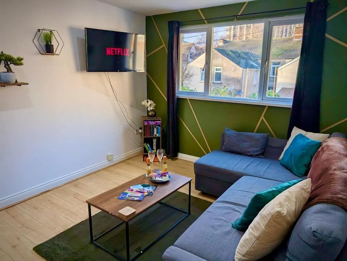 Apartment Spacious 3-Bedroom Sleeps 6 Near City Centre Cardiff