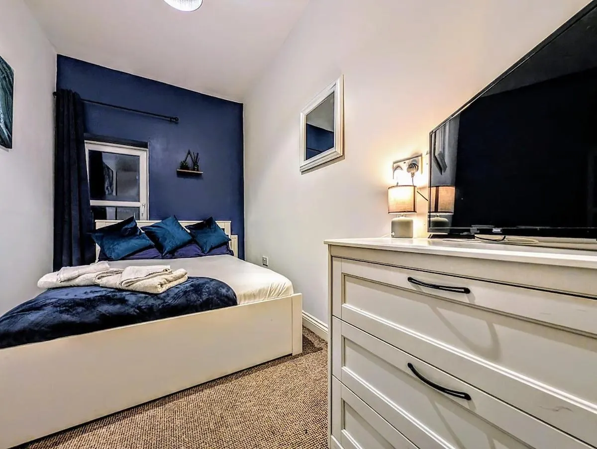 Spacious 3-Bedroom Sleeps 6 Near City Centre Cardiff United Kingdom