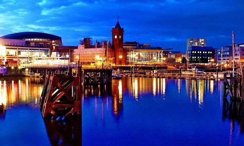 Spacious 3-Bedroom Sleeps 6 Near City Centre Cardiff 0*,  United Kingdom