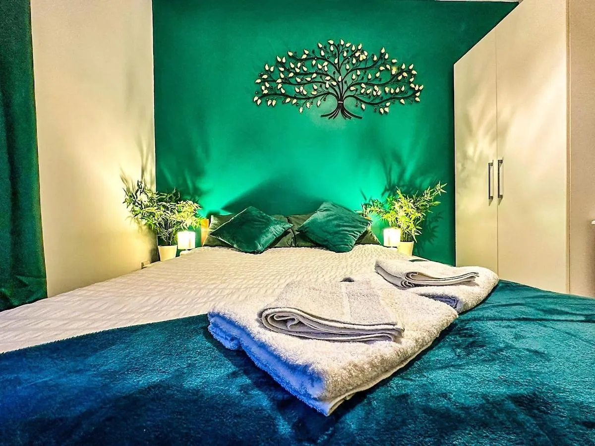 Spacious 3-Bedroom Sleeps 6 Near City Centre Cardiff Apartment