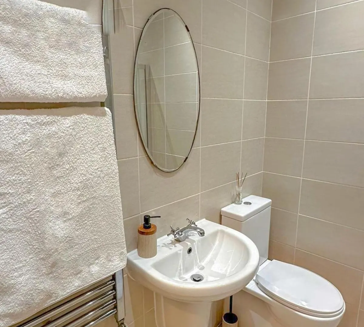 Spacious 3-Bedroom Sleeps 6 Near City Centre Cardiff Velká Británie